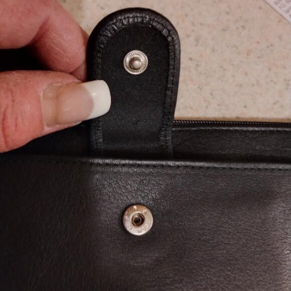 BLACK LEATHER POUCH WALLET (NWT) - Picture 3 of 10